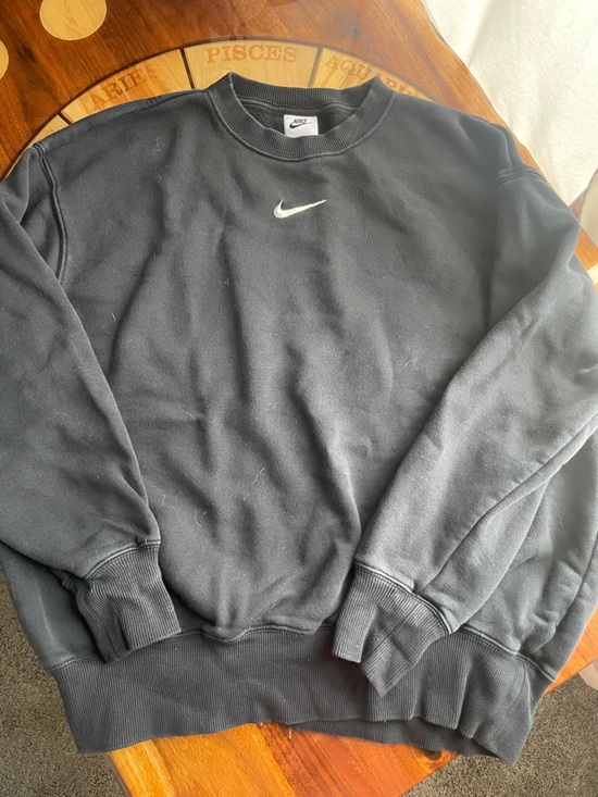 Nike Tops - Nike sweatshirt